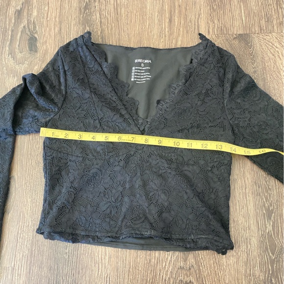 Women's black lace v-neck long sleeve top size small goth whimsygoth edgy sexy - Picture 9 of 9